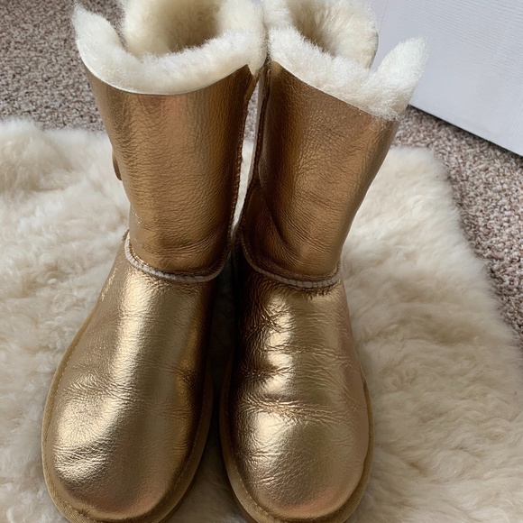 ugg bailey button short